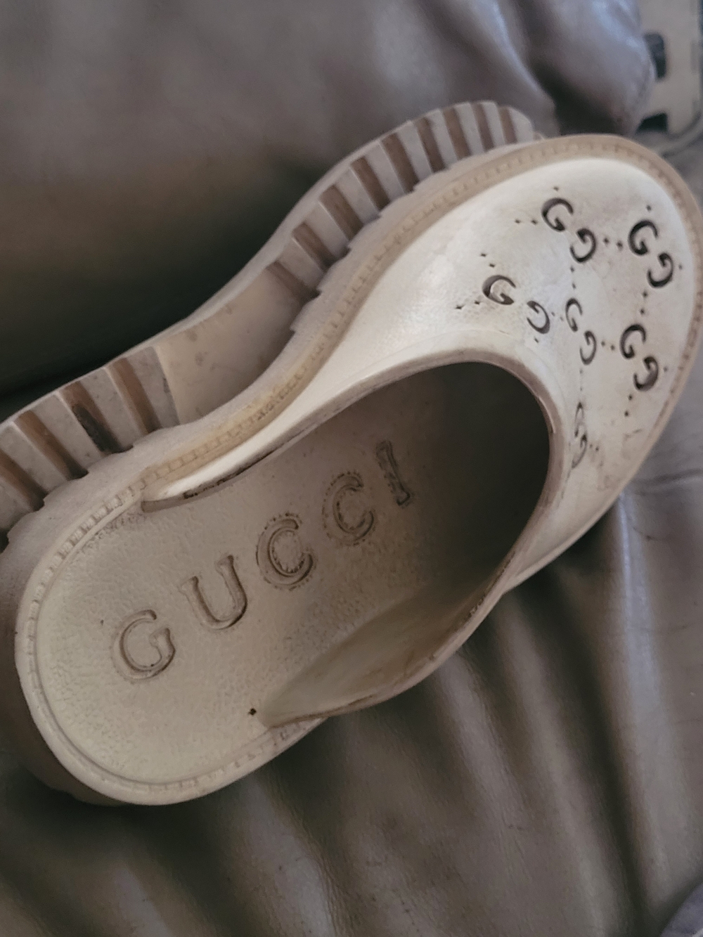 Gucci White Leather Logo-Embossed Slip-On Sandal